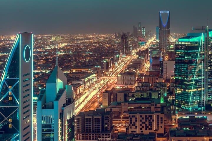 Riyadh Highlights: Kingdom Centre Sky Bridge City Tour and Masmak Fort photo 2