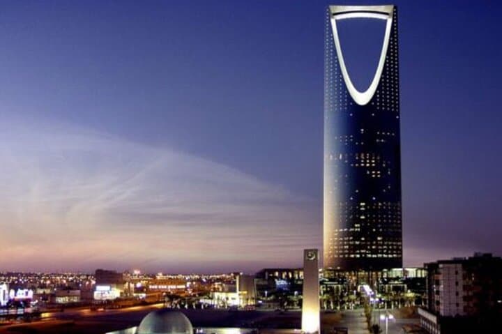 Riyadh Highlights: Kingdom Centre Sky Bridge City Tour and Masmak Fort photo 3
