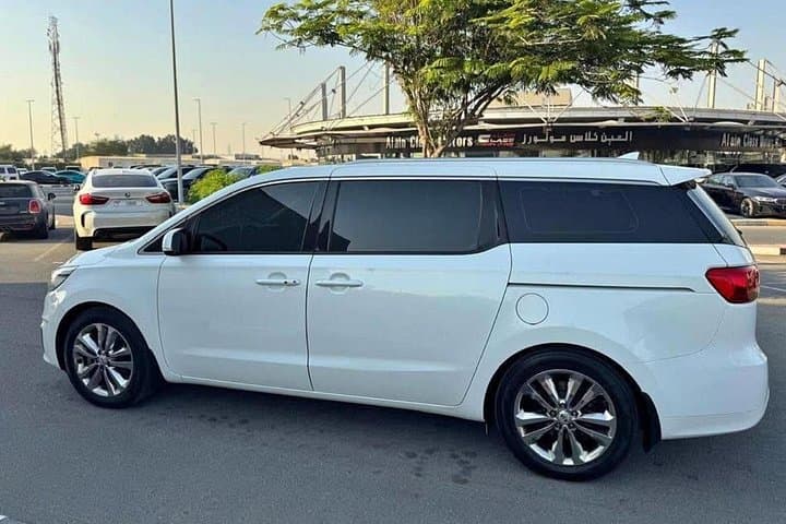 Dubai Luxury Airport and City Transfers by Private Vehicle photo 2
