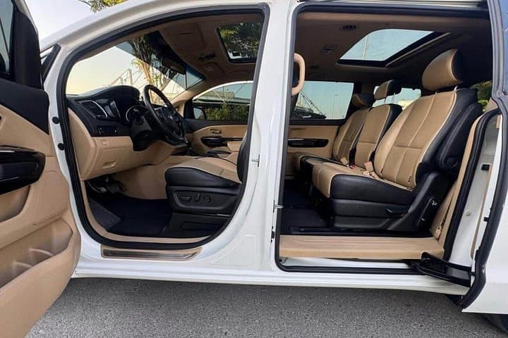 Dubai Luxury Airport and City Transfers by Private Vehicle photo 3