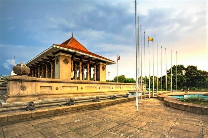 Colombo City Highlights: Markets, Temples & Seaside Sights — 6‑Hour Guided Tour photo 3