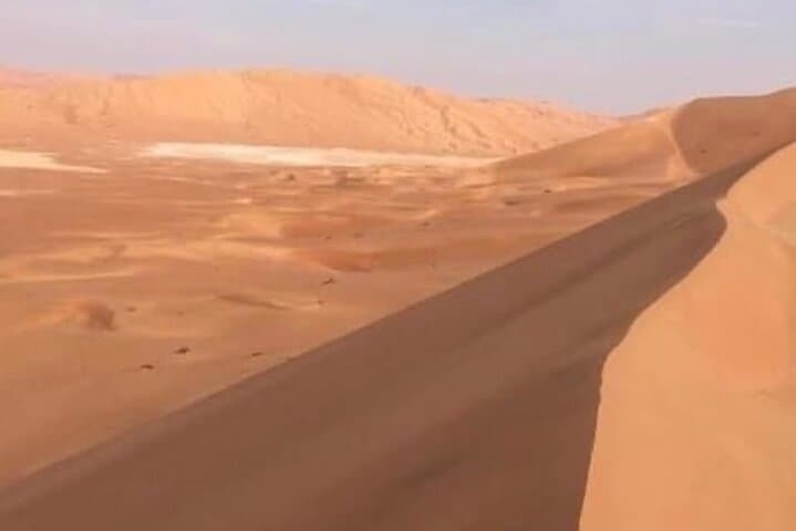 Empty Quarter Desert Safari & Thumrait Bedouin Visit — Sunset Dunes & Wadi Dawkah photo 3