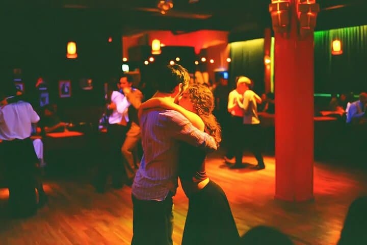 Private Tango Lesson in Buenos Aires: Learn Soulful Tango in a Historic Salon photo 4
