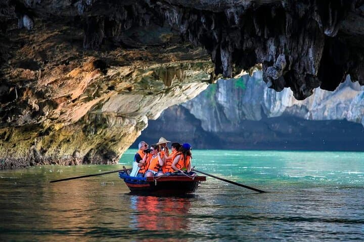 Lan Ha Bay 3-Day Retreat: Sunsets, Seafood & Silent Limestone Peaks