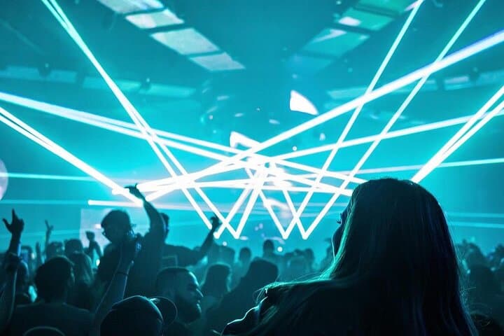 Miami Beach Pub Crawl & South Beach Clubbing Experience photo 6