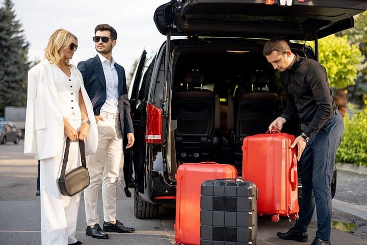 Chicago SUV Airport Transfer: Downtown to O'Hare or Midway with Private Chauffeur photo 1