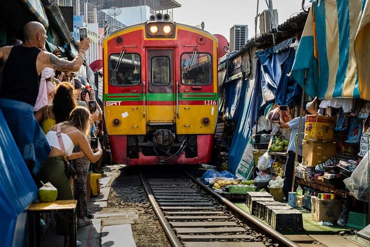 Private Maeklong Railway & Damnoen Saduak Floating Market Day Tour with After the Rain Café photo 3