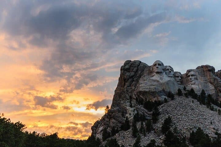 Mt Rushmore, Crazy Horse & Iron Mountain Road Day Tour from Keystone