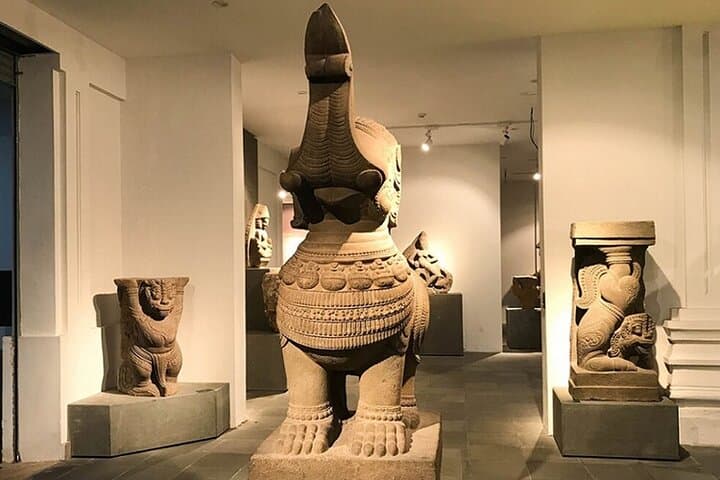 Private Marble Mountains & Cham Museum Tour in Da Nang: Cham Art, Caves & Marble Workshops photo 3
