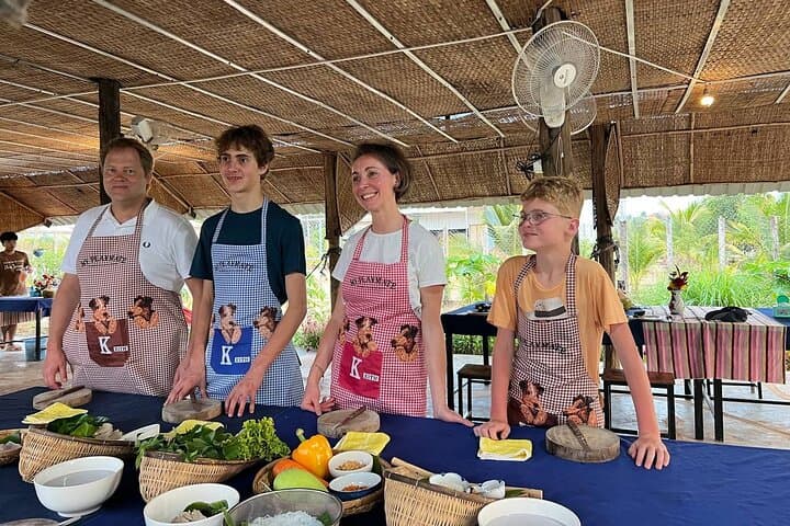 Vespa to Silk Island: Phnom Penh Cooking Class & Rural Culture Ride