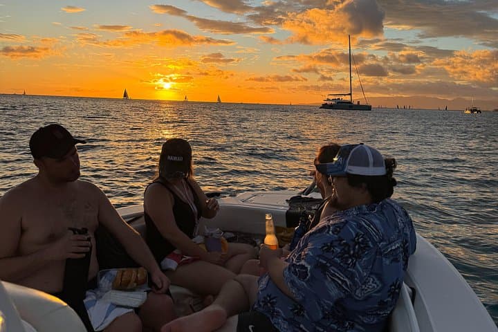Waikiki Private Sunset Boat Tour — Diamond Head Views, Dolphins & Sea Turtles photo 6