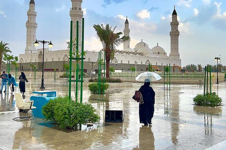 Half-Day Ziarah Tour in Madinah: Visit Quba, Uhud & Historic Mosques photo 1