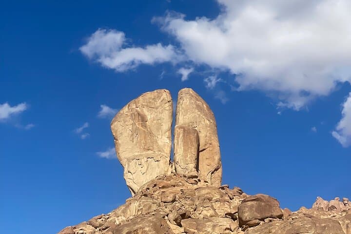 Full-Day Elim Oasis & Split Rock Tour from Tabuk — Biblical Sites & Desert Landscapes photo 2