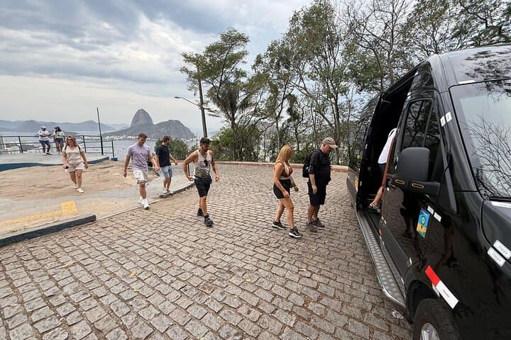 Favela Santa Marta Walking Tour: Local Life, Michael Jackson Viewpoint & Guanabara Bay Views photo 5
