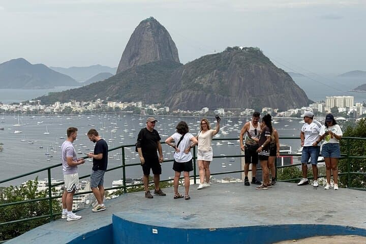 Favela Santa Marta Walking Tour: Local Life, Michael Jackson Viewpoint & Guanabara Bay Views photo 6