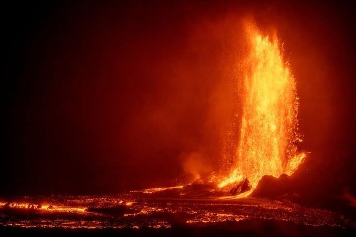 Private Big Island Volcano & Coast Tour — Mauna Kea, Volcanoes NP & Punaluʻu