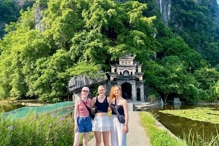 Pu Luong to Ninh Binh: 5-Day Rice Terrace Trek, Bamboo Raft & Trang An Caves