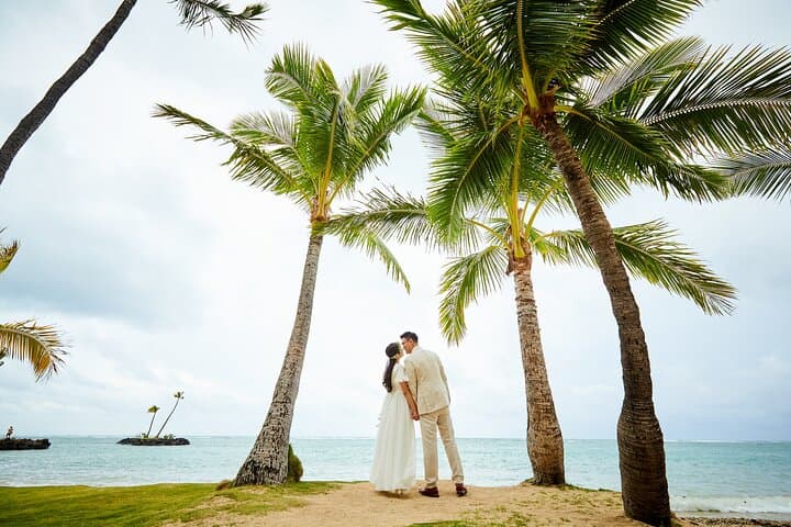 Magic Island Beach Wedding: All-Inclusive Aloha Ceremony in Waikiki photo 3