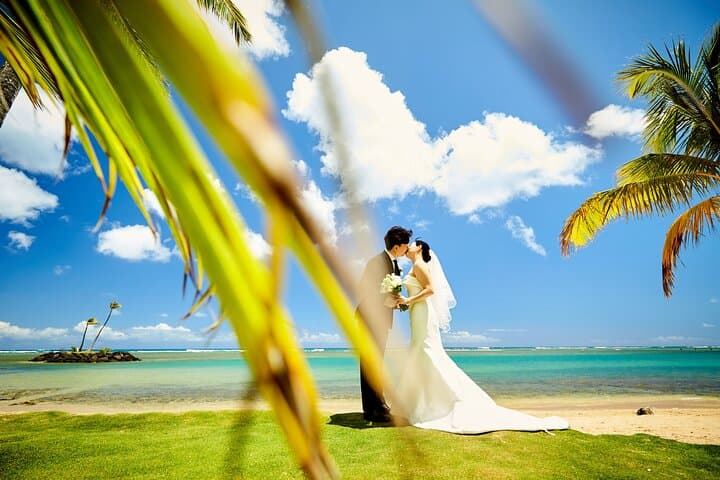 Magic Island Beach Wedding: All-Inclusive Aloha Ceremony in Waikiki photo 4
