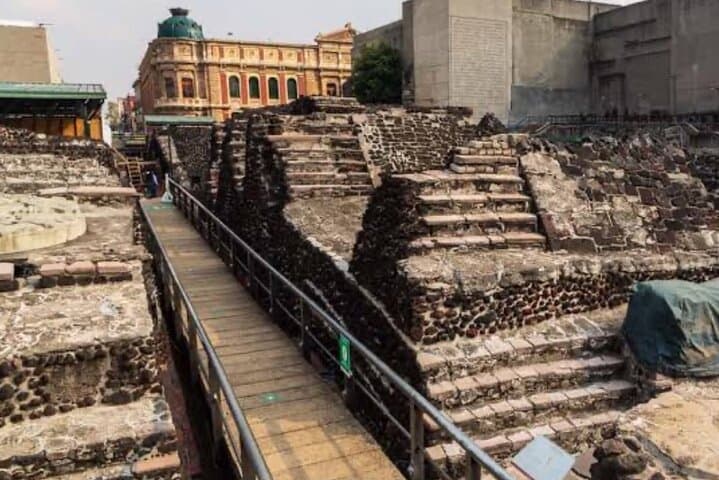 Glide the Zócalo: Bici-Taxi & Walking Tour Through Mexico City's Historic Heart photo 5