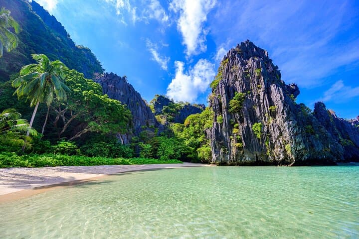 El Nido Private Island Hopping Tour — Bacuit Bay Boat Charter
