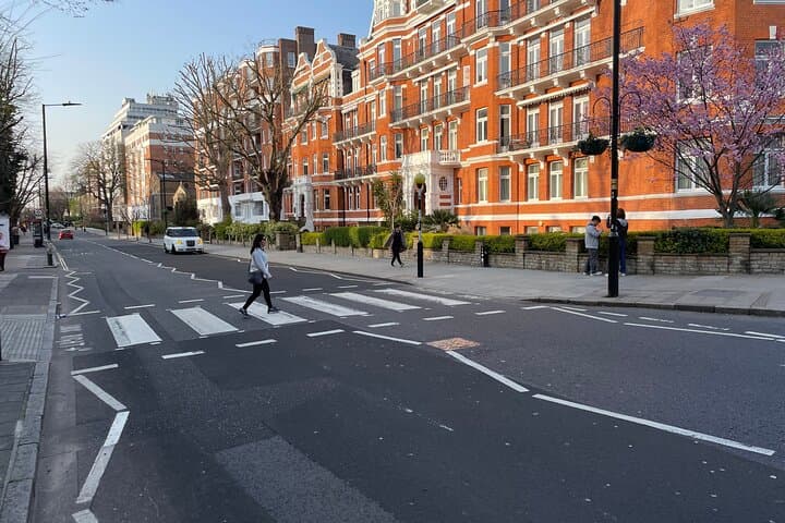 Rock and Roll Taxi Tour: London Icons & Abbey Road Highlights photo 4