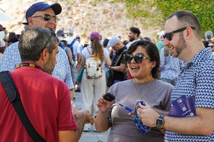 Skip-the-Line Park Guell Guided Tour: Gaudí's Mosaic Park and City Views photo 2