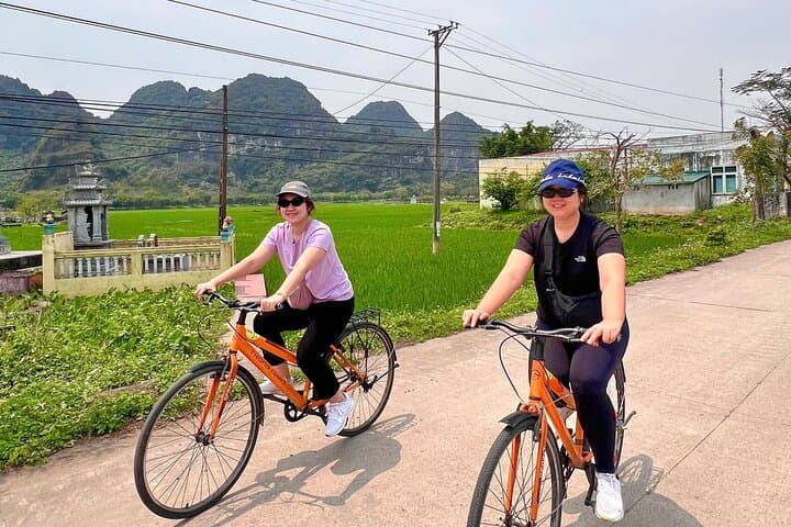 Trang An Full-Day Limousine Adventure: Hoa Lu, Trang An Sampan Cruise & Mua Cave Hike photo 5