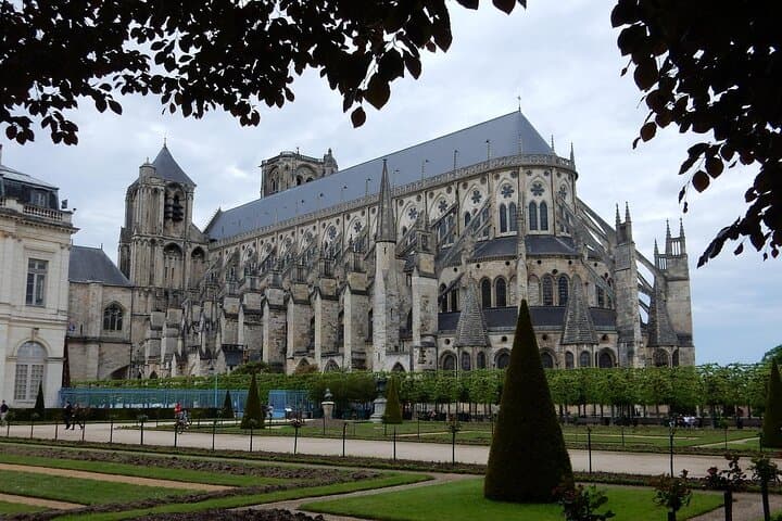 Self-Guided Bourges Cathedral Audio Tour — Mobile App Walkthrough of Saint-Étienne photo 6