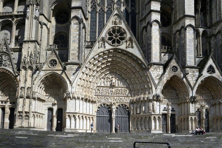 Self-Guided Bourges Cathedral Audio Tour — Mobile App Walkthrough of Saint-Étienne photo 2