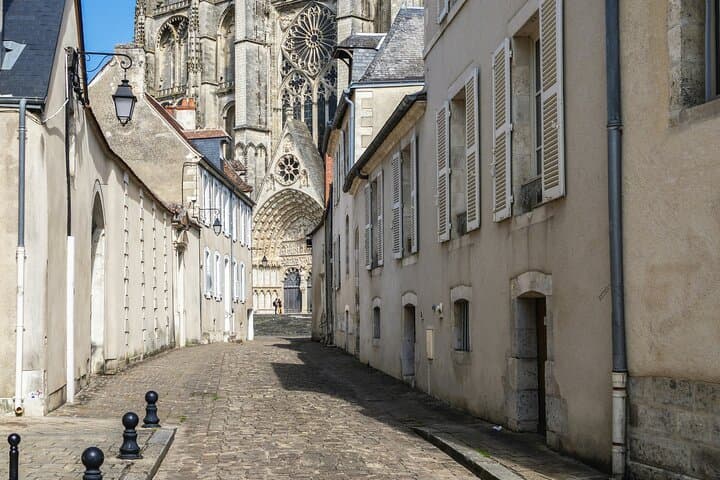 Self-Guided Bourges Cathedral Audio Tour — Mobile App Walkthrough of Saint-Étienne photo 5