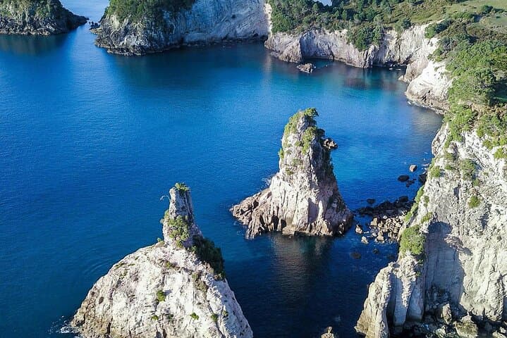 Coromandel & Cathedral Cove Day Trip from Auckland — Hot Water Beach Picnic photo 3
