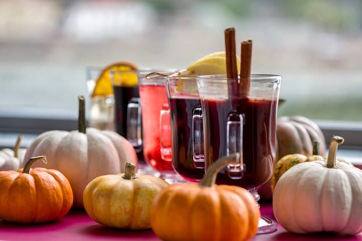 Sip Mulled Wine on a 60‑Minute Danube Cruise in Budapest photo 5