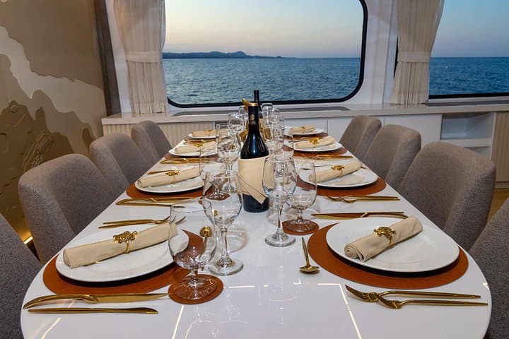 Galaxy Sirius Galapagos Luxury Catamaran: 5–6 Day Wildlife Cruise from San Cristobal photo 2