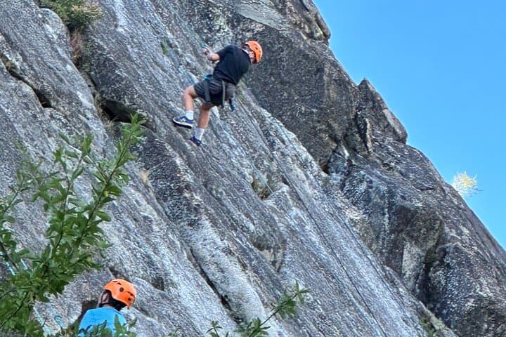 Bear Valley Rock Climbing Introductory Courses: Half-Day Outdoor Climbing in the Sierra photo 4