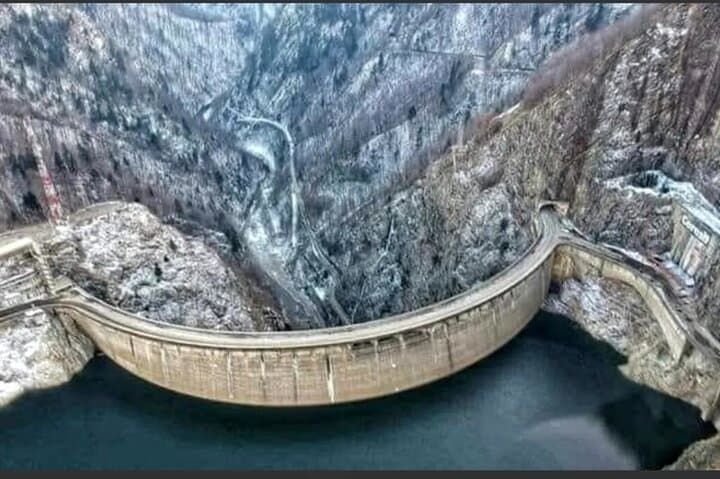Transfagarasan Road Trip: Balea Lake, Vidraru Dam & Poenari Fortress from Bucharest photo 4