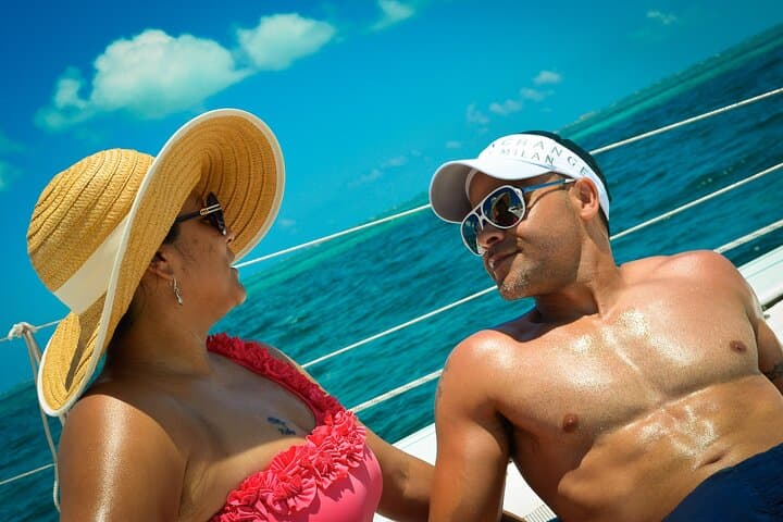 Exclusive Sailing Photo Studio: Isla Mujeres Catamaran Snorkel & Photo Session