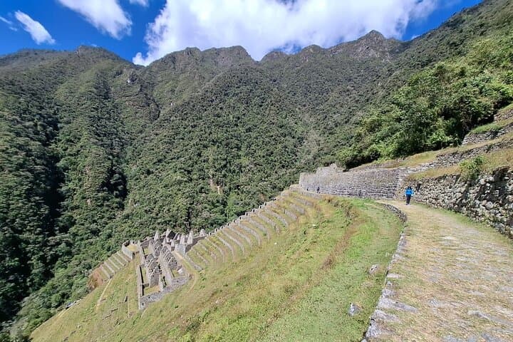 One-Day Inca Trail Trek to Machu Picchu and Sun Gate — Day Hike from Cusco photo 2