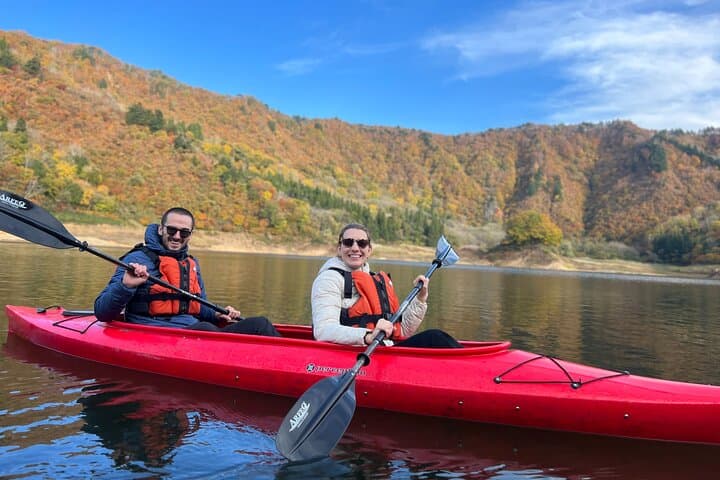 Lake Shirakawa Canoe Tour — Beginner-Friendly Guided Canoeing in Yamagata