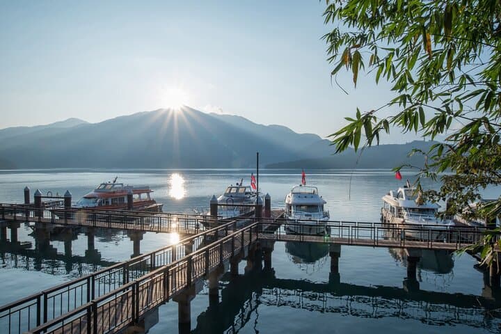 Around Taiwan in 8 Days: Private Premium Cultural and Scenic Tour photo 4
