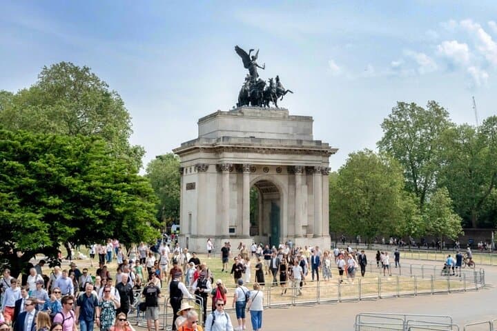 London 24-Hour Hop-On Hop-Off Bus Pass — Complete Sightseeing Guide photo 3