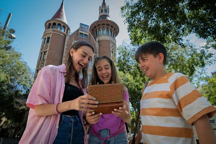 Barcelona Street Escape: Gaudí's Hidden Treasure Walking Game photo 5