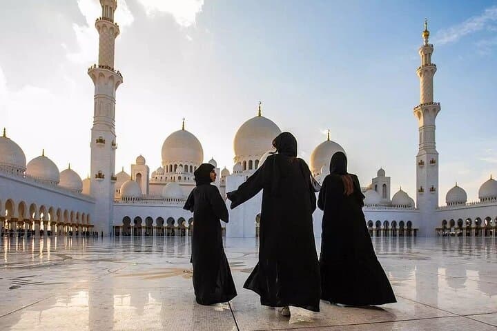 Private Abu Dhabi City Tour: Grand Mosque, Louvre & Corniche Highlights photo 3