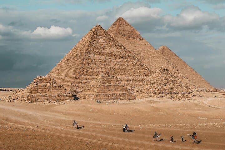 Private Half-Day Cairo & Giza Tour — Pyramids, Sphinx and City Highlights