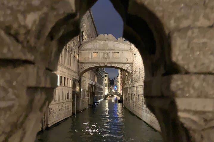 Venice Treasure Hunt: Outdoor Mystery Game Through Historic Alleys photo 4