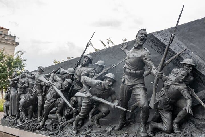 National Mall Small-Group Monuments Walking Tour: Navy, WWII & Lincoln photo 4