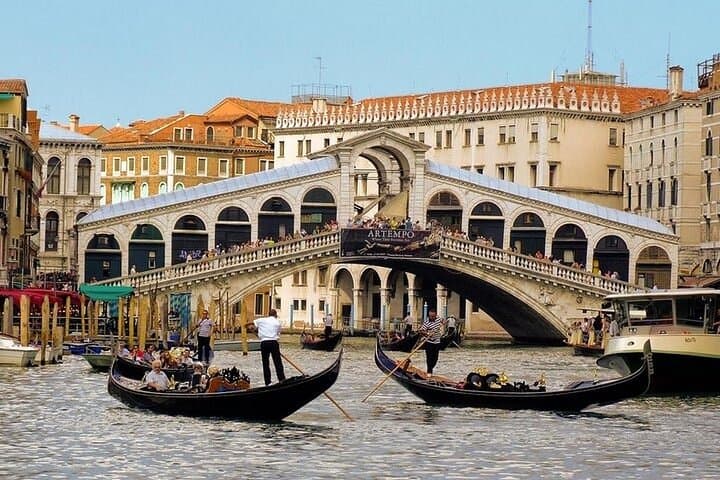 Venice Full-Day Tour: St. Mark's, Rialto & Murano or Burano Island Visit