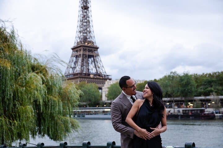 Eiffel Tower Couples Photoshoot: Romantic Paris Photo Session photo 2