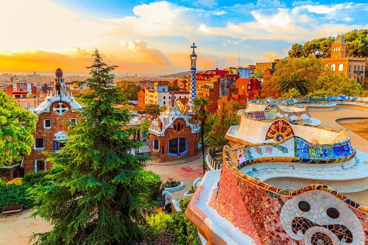 Skip-the-Line Park Güell Guided Tour: Gaudí’s Mosaic Park & Panoramas