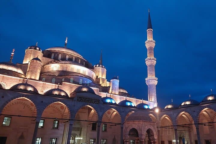 Sultanahmet Half-Day Highlights: Basilica Cistern, Blue Mosque & Grand Bazaar Tour